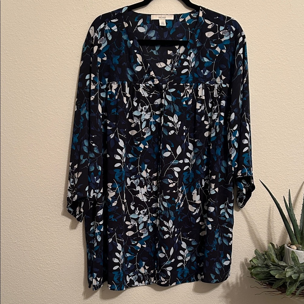 ☀️ 3 $15 Items for $25 ☀️ Sejour Blue and Black Leaf Print Top